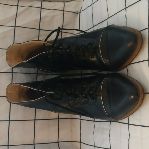 Heeled boots - Picture 1 of 4